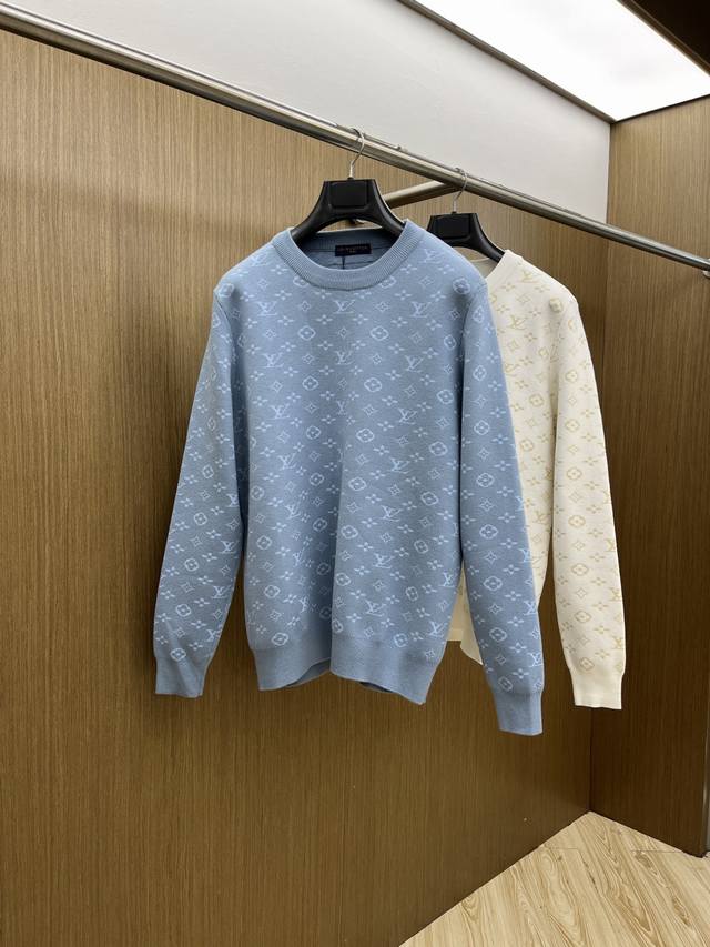 支持年后 秋冬爆品 Lv 2540Aw秋冬新款 同步 时尚经典针织毛衣 秋冬必备款 采用针织衫加厚毛衣，精致简洁大方 品牌元素点缀设计 没有过多复杂的工艺 玩的