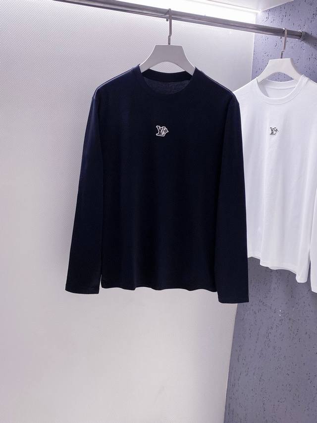 Supporting post-New Year's shopping! Crew Neck Long-Sleeve T-Shirt with Felt Log