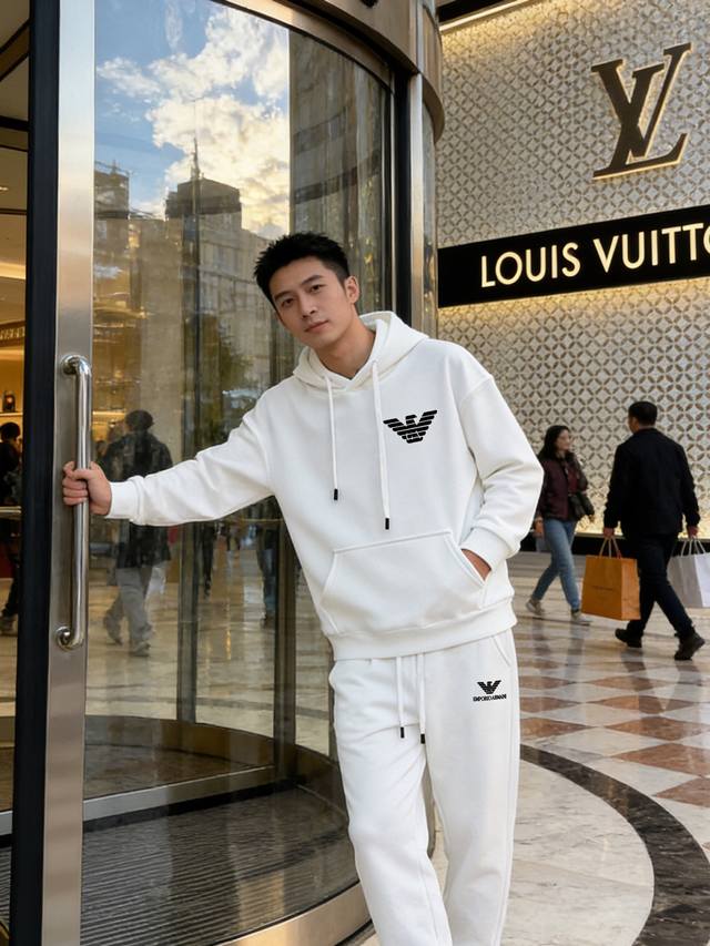 Emporioarmani26S新品.阿玛尼连帽卫衣套装推荐.加绒款男女同款胸前大鹰标超有辨识度，简约又时髦颜色：黑色.蓝色.白色.码数：M-2Xl 175 1
