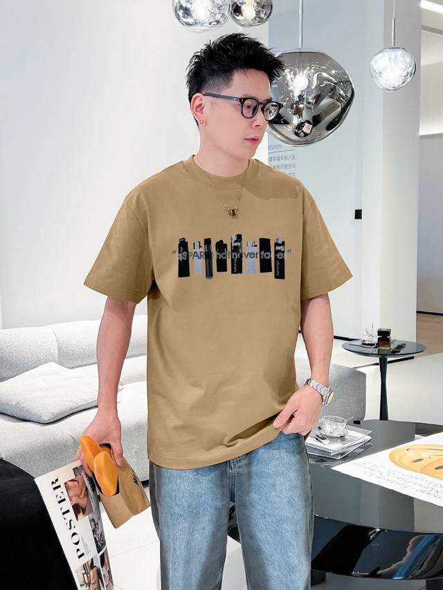 Balenciag*巴黎世家潮牌新款T恤.男女同款推荐！ G纯棉面料.定制螺纹.面料柔软舒适.透气吸汗.上身舒适.轻松驾驭.胸口字母图形烫画设计工艺.色彩炸裂超