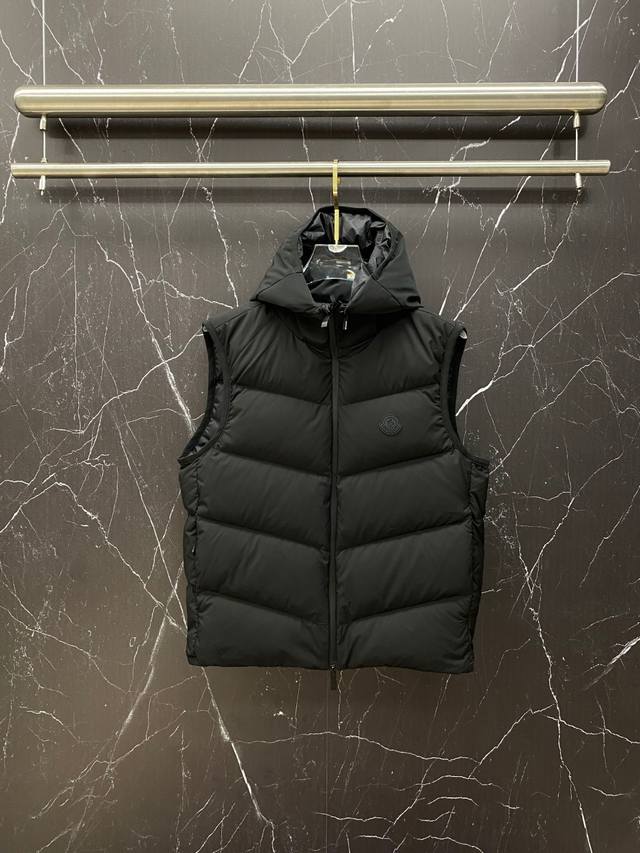 Returns and exchanges supported after the Chinese New Year. Moncler Valmasque M