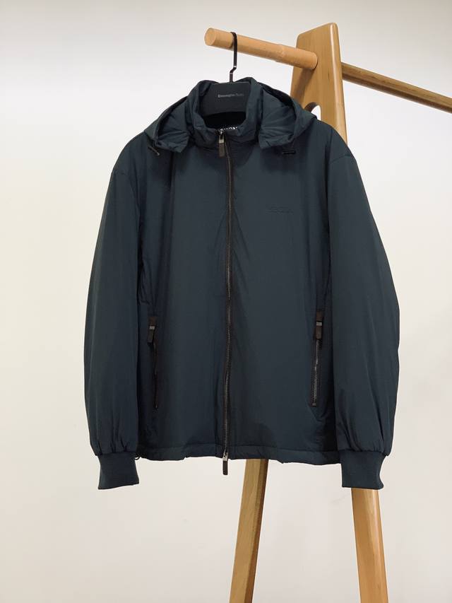 年后 DDD Ermenegildo Zegna 杰尼亚 2025Fw秋冬新品 DDD 轻薄款羽绒服，冬日质感之选。 DDD 内里填充90高蓬松白鸭绒，轻量无负