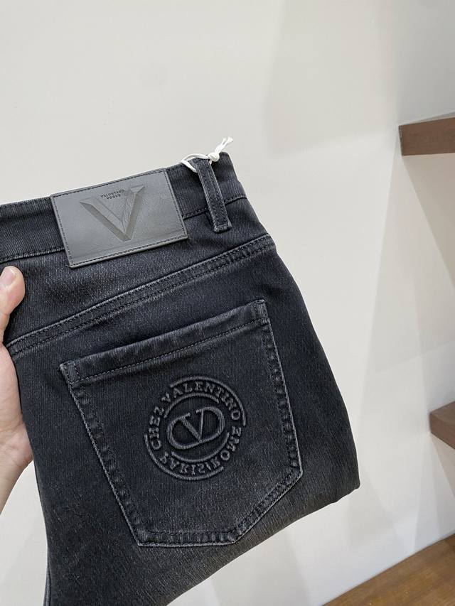 Returns and exchanges supported after the Chinese New Year! Valentino, 2025 lat