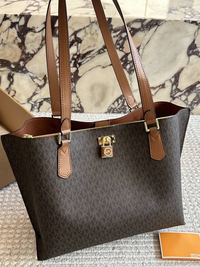 This tote bag is so beautiful! DDD MK's new Ruby tote bag DDD The design is simp