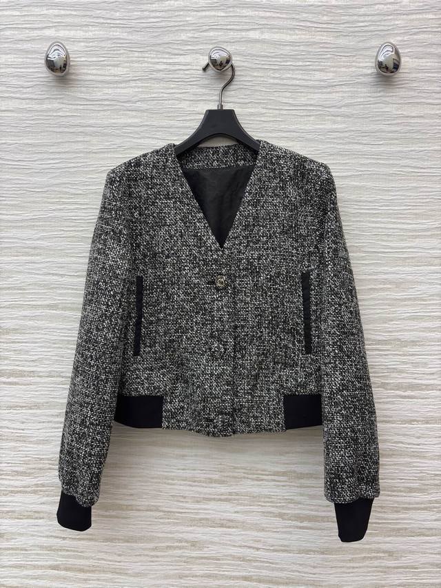 G Brand 2026 Early Spring New Arrival: Tweed Short V-Neck Jacket. Classic tweed