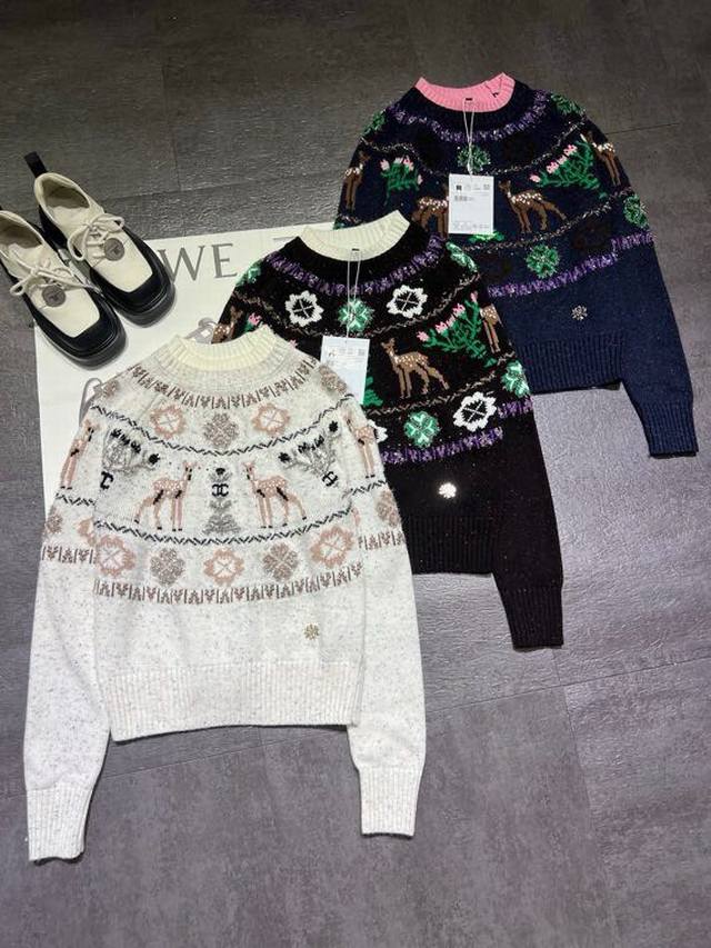 Pp Chanel 25N Ski Collection Deer Sweater, made from a cashmere blend, custom-dy