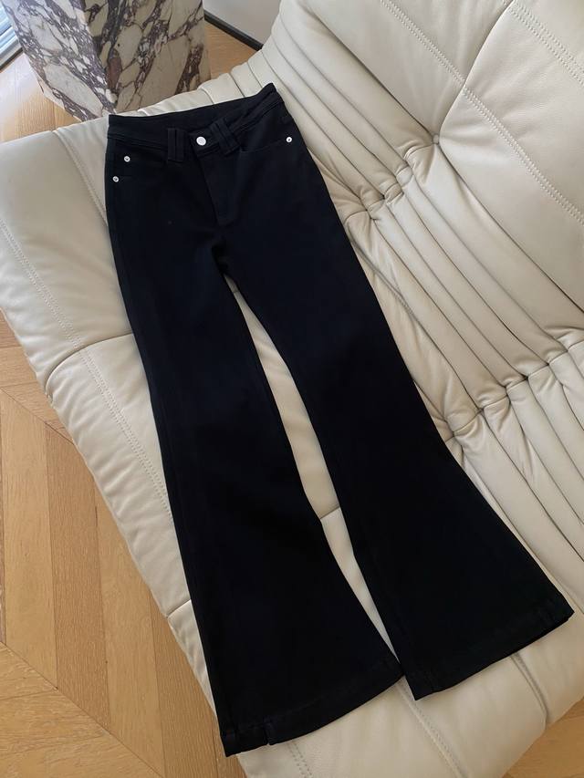 26Ss Early Spring Casual High-Waisted Flared Jeans. Made with high-quality four- 26Ss Early Spring Casual High-Waisted Flared Jeans. Made with high-quality four-