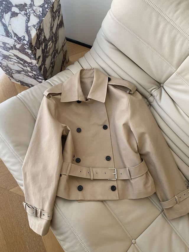 26Ss Early Spring Short Bee Embroidered Jacket, Classic Khaki Trench Coat Style, 26Ss Early Spring Short Bee Embroidered Jacket, Classic Khaki Trench Coat Style,