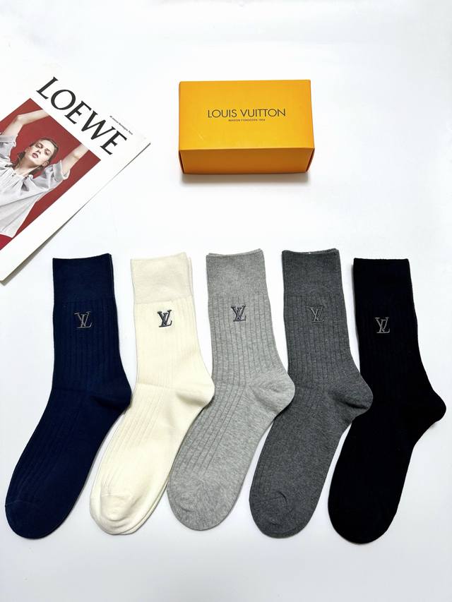 配包装 DDD 一盒5 双 DDD Lv 路易威登 经典刺绣字母Logo 纯棉 混纺中筒袜 ，软糯亲肤，Ins超火爆配色 ，秋冬潮人必备 ，个性时尚百搭款，你值