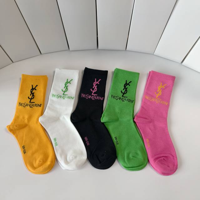 Comes with boutique packaging! YSL Saint Laurent new mid-length slouch socks! F Comes with boutique packaging! YSL Saint Laurent new mid-length slouch socks! F