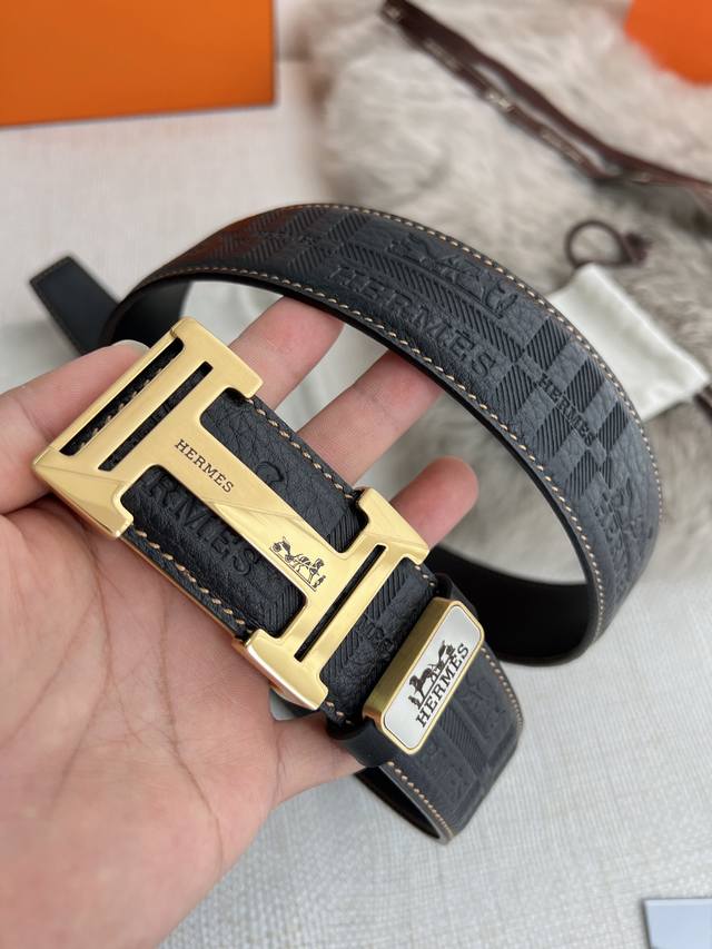 品名： 爱玛仕.Hermes腰带 皮带 原单 DDD 型号：挂扣，经典纯钢材质扣头，双面头层牛皮，图片实物拍摄 DDD 材料：双面头层牛皮，挂扣系列，纯钢材质扣