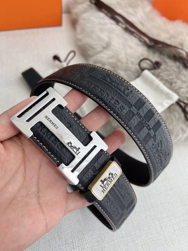 品名： 爱玛仕.Hermes腰带 皮带 原单 DDD 型号：挂扣，经典纯钢材质扣头，双面头层牛皮，图片实物拍摄 DDD 材料：双面头层牛皮，挂扣系列，纯钢材质扣