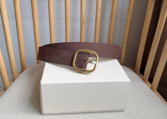Loewe 罗意威 专柜最新同款腰带 选用植鞣牛皮革腰带 镌刻金属Loewe针扣五孔调节 卓越的工艺 个性的造型 精美的材质 宽:3.5 DDD Loewe 罗意威 专柜最新同款腰带 选用植鞣牛皮革腰带 镌刻金属Loewe针扣五孔调节 卓越的工艺 个性的造型 精美的材质 宽:3.5 DDD