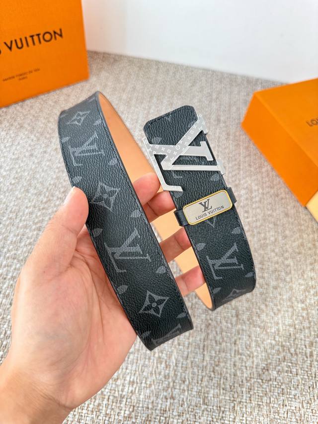 Product Name: Louis Vuitton Belt - Original Single Belt Model: Hook, Classic Pur Product Name: Louis Vuitton Belt - Original Single Belt Model: Hook, Classic Pur