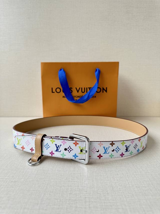 3.0cm wide L-shaped women's leather belt with brass buckle, made from select It