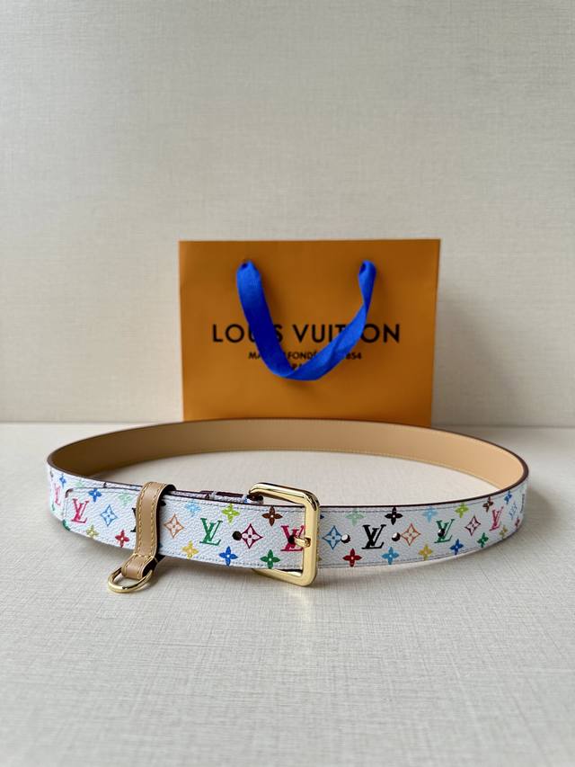 3.0cm wide L-shaped women's leather belt with brass buckle, made from select It