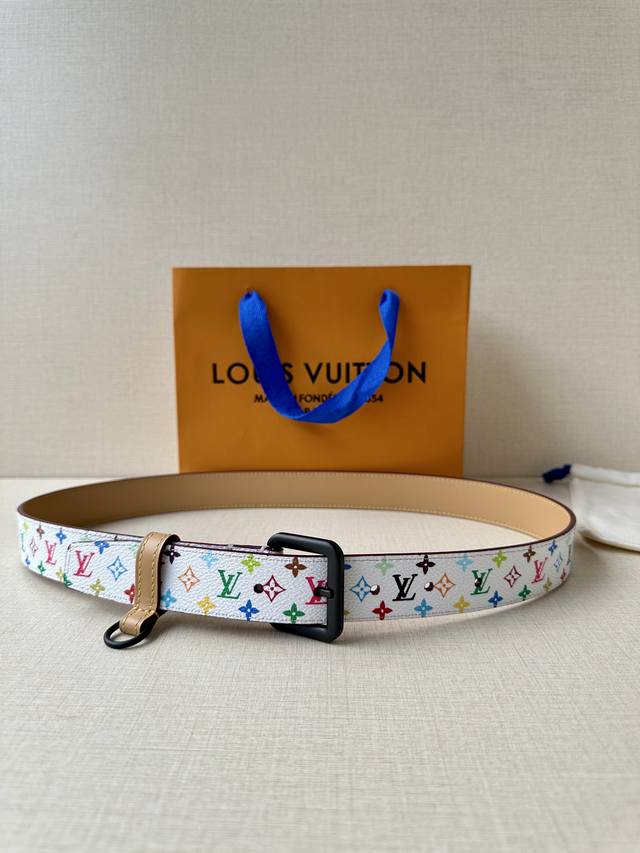3.0cm wide L-shaped women's leather belt with brass buckle, made from select It