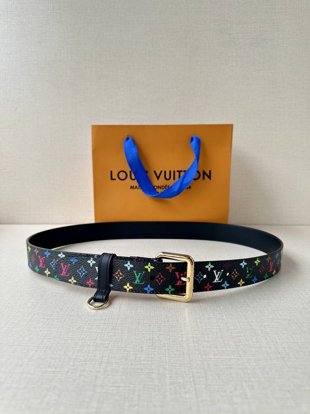 3.0cm wide L-shaped women's leather belt with brass buckle, made from select It
