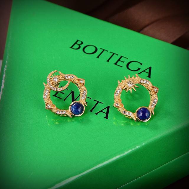 Bottega Venenta 新款Bv星月耳环 与众不同的设计 个性十足 颠覆你对传统耳环的印象 使其魅力爆灯 DDD Bottega Venenta 新款Bv星月耳环 与众不同的设计 个性十足 颠覆你对传统耳环的印象 使其魅力爆灯 DDD