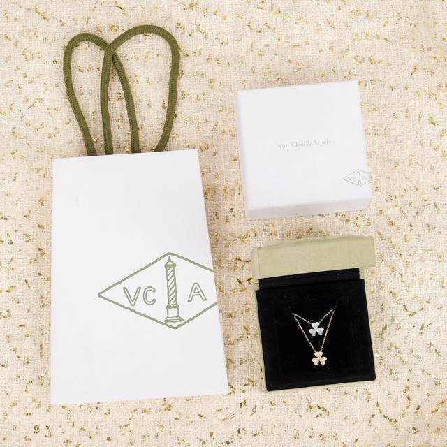 203717 We offer the Shamrock Full Diamond Necklace Zp41600+. Be sure to choose t