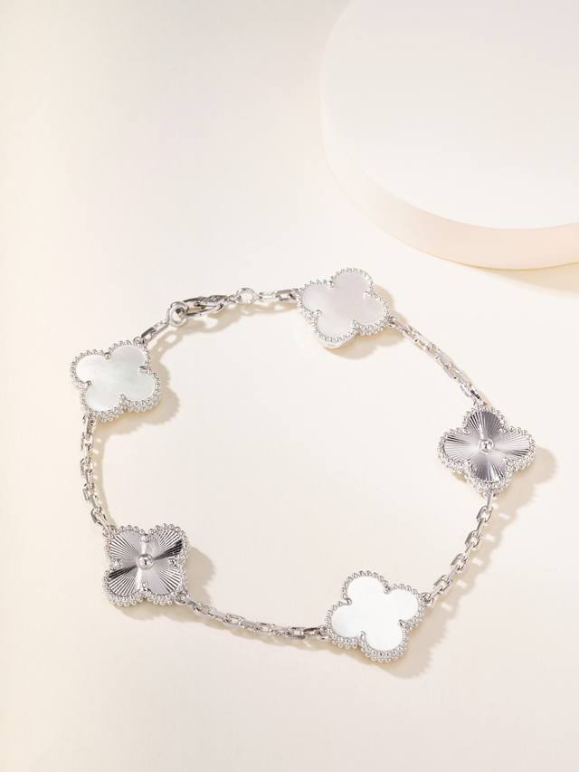 P Price DDD New 3+2 White Mother-of-Pearl Five-Flower Bracelet in White Gold DDD