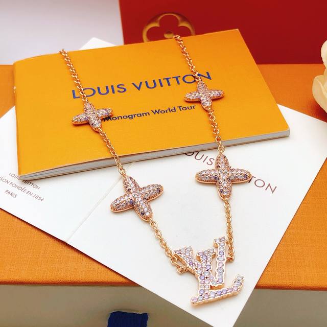 编号Lxl0263 DDD Lv*最新款玫瑰金色彩钻镶钻项链 一致Zp黄铜材质 DDD