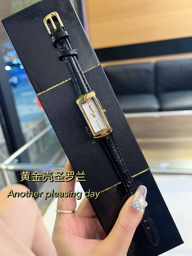 盒子10 DDD 小红书爆款 Ysl圣罗兰通勤百搭中古系列，小方表款式 ，简洁大方凸镜设计 时尚感爆棚真皮鳄鱼纹皮带日本原装机芯 稳定性非常好独一无二的款式绝对