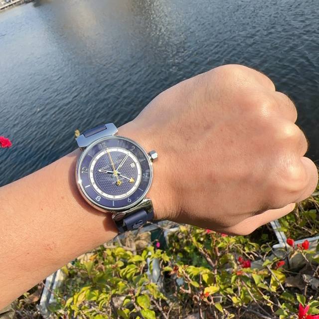 New Arrival! Louis Vuitton high-end stylish watch, easy to match, looks great o