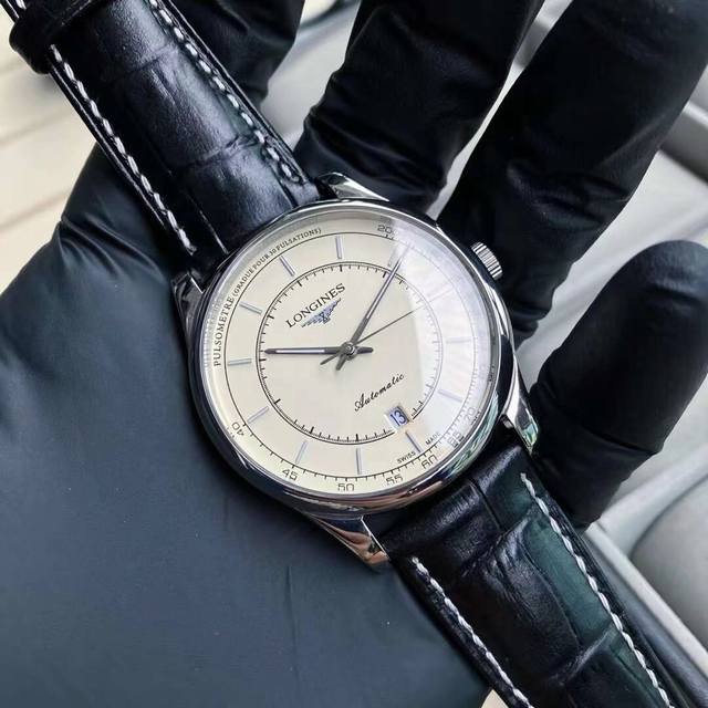 金610品牌:浪琴 三针新品，商务休闲 奢华大气类型：精品男士腕表 新品 表带：真牛皮表带 舒适 361精钢表带 耐用 机芯:高级机械机芯 稳定 材料：矿物质防