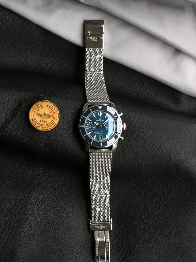 Oxf 超级海洋文化B01计时码表42 DDD Ab0156161C1S1 DDD 为穿梭于海浪与海滨之间打造。超级海洋文化系列 Superocean Heri Oxf 超级海洋文化B01计时码表42 DDD Ab0156161C1S1 DDD 为穿梭于海浪与海滨之间打造。超级海洋文化系列 Superocean Heri