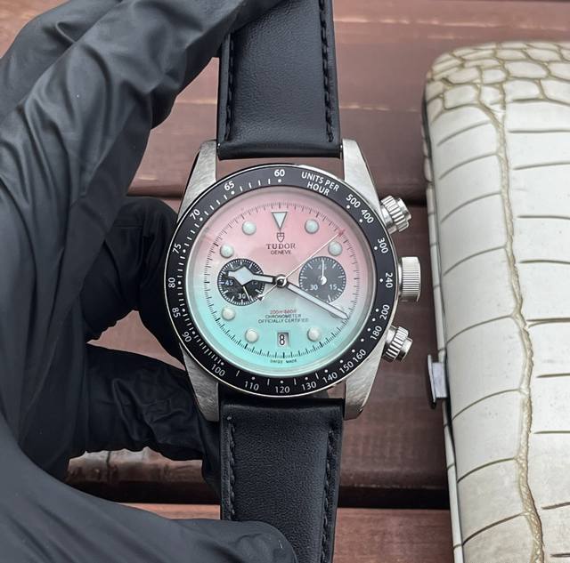 帝舵 Tudor 碧湾型系列 搭载全自动机械芯 尺寸：42Mm 镀膜玻璃 精钢表带原装扣 复古帝陀 全新演绎 DDD