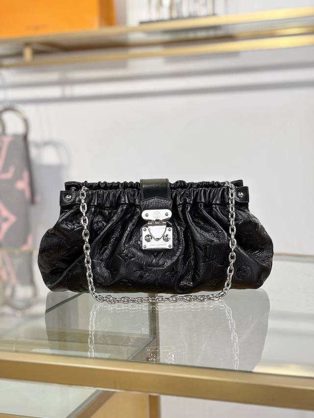 出厂价P 特级Mb163C芯片版原厂皮 DDD Pochette Sling 小号手袋 DDD 型号：M27822黑色 DDD 材料：A级全钢五金，进口原厂面料