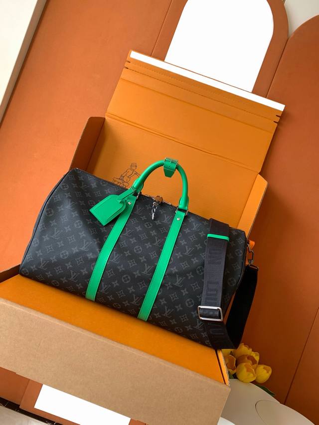 出厂价P M26434 特级全钢 变码芯片163C 本款Keepall BandoulièRe50旅行袋取材Monogram Edipse帆布，以明丽侧带和顶部