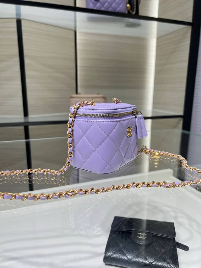 Ohanel 25S新品新色小盒子 可调节链条小金球 羊皮 DDD 看到它瞬间就种草了 皮内里 内配小镜子 尺寸:8.5Cmx11Cmx7Cm Ap1880Y