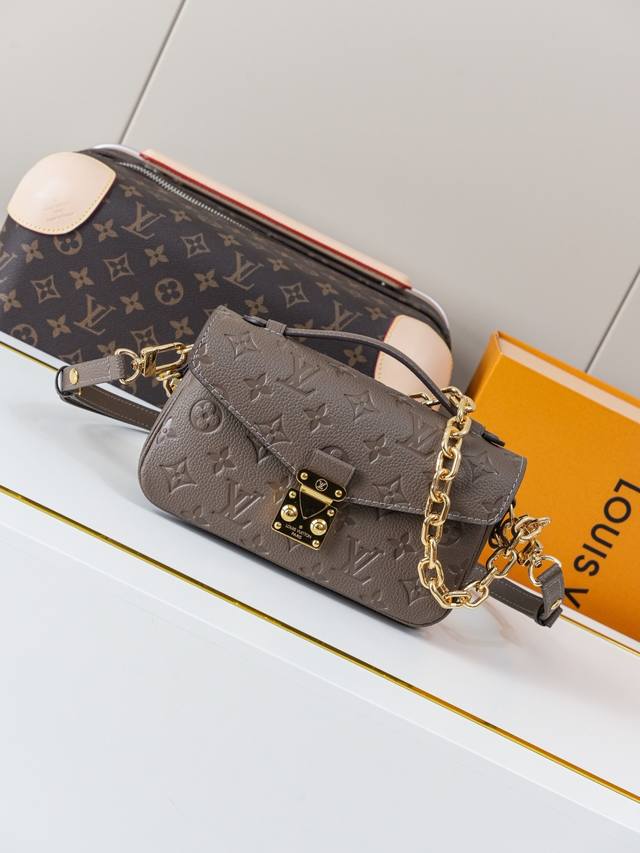 动态163C01芯片 M25910灰咖 顶级原单 独家背景实拍 本款 Pochette MéTis East West 手袋取材 Monogram Emprei