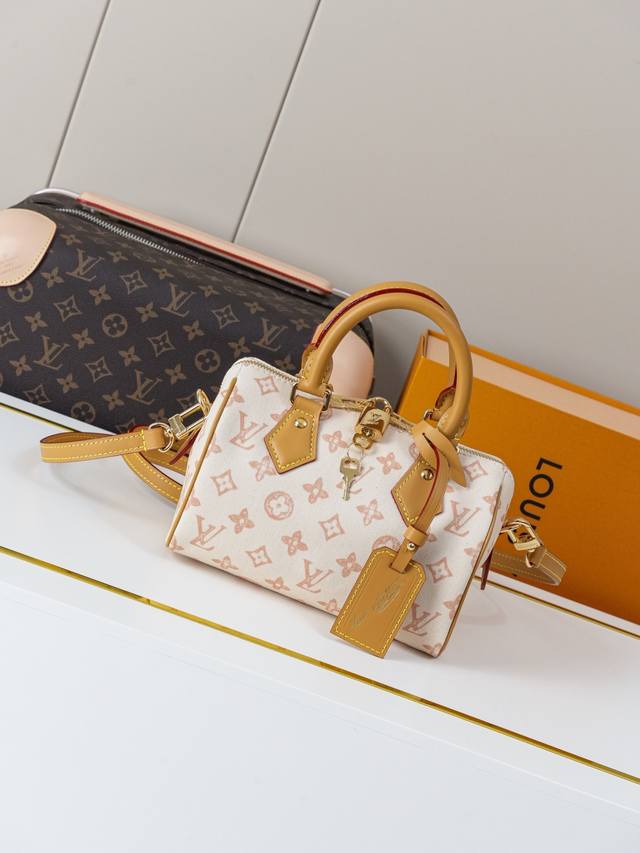 动态163C01芯片 M27951浅黄 顶级原单 独家背景实拍 本款 Speedy BandoulièRe 20 手袋浓缩品牌传统 Speedy 旅行袋设计，为