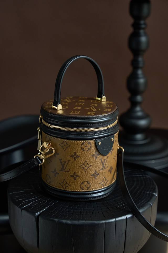 出厂全套包装163C DDD 手袋 #M43986 DDD 专柜正品版渠道货独家全网首发！此款按专柜法产定制工艺、动态芯片变码，原厂专款面料、原厂专款浅金电镀全