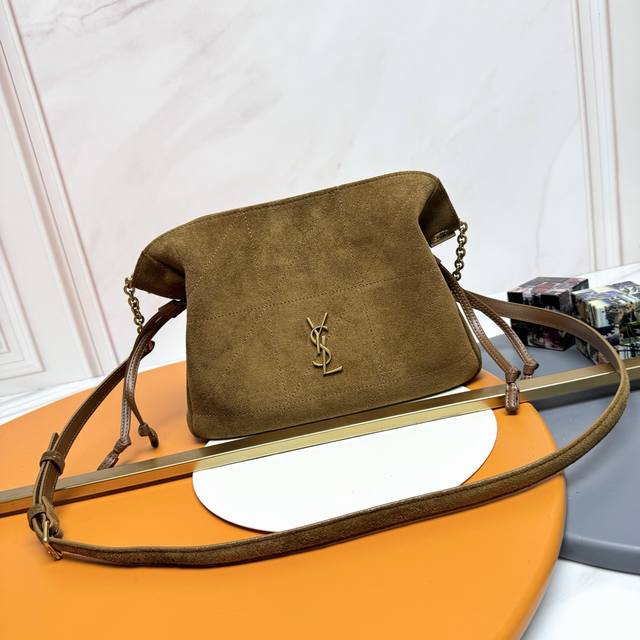 正品级 DDD Ysl 圣罗兰女士Jamie磨砂皮肩背 DDD Ysl 最新斜挎水桶包出货了！福袋新尺寸好可爱，一起来种草吧。Jamie 4.3 Large P