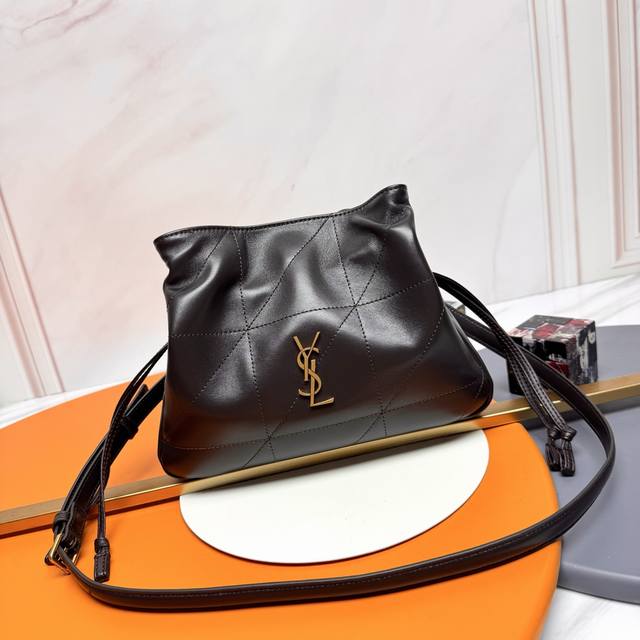 正品级 DDD Ysl 圣罗兰女士Jamie羊皮革肩背 DDD Ysl 最新斜挎水桶包出货了！福袋新尺寸好可爱，一起来种草吧。Jamie 4.3 Large P