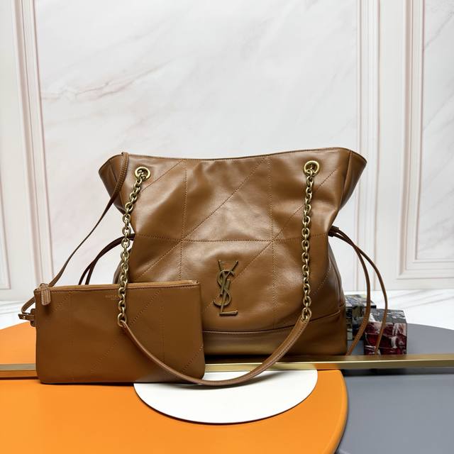 正品级 DDD 大号 羊皮 金扣 DDD 大号Ysl 新款Jamie 4.3 Large Pochon羊皮腋下包 DDD 设计师真的太懂消费者需要什么了吧很多托