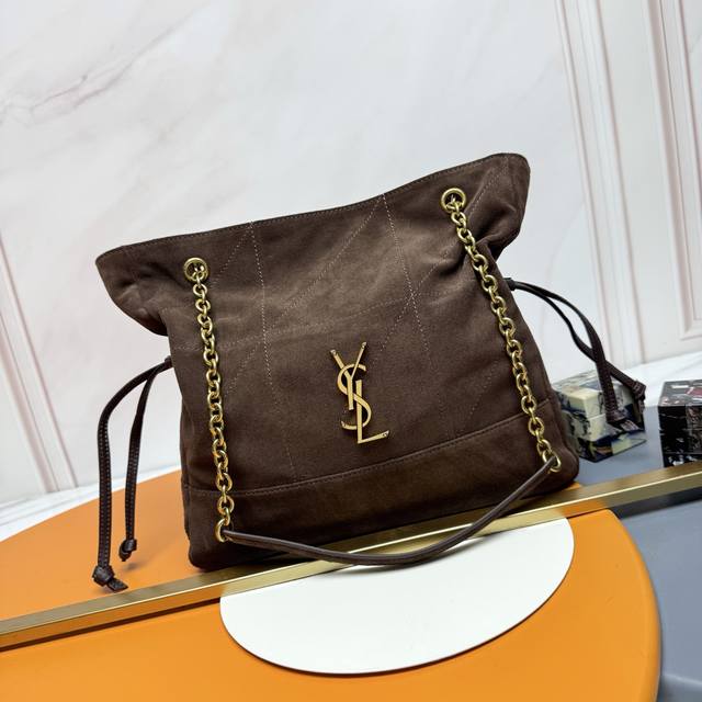 咖啡色 古金Ysl DDD 新款小号Jamie 4.3 Large Pochon羊皮腋下包。设计师真的太懂消费者需要什么了吧很多托特包的设计都没法让颜值和实用性