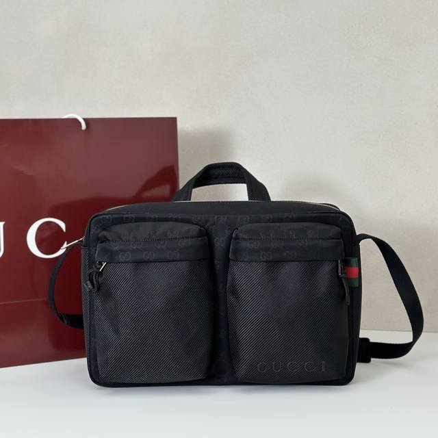 专柜品质，顶级原单货，实物实拍！款号834474克压布，尺寸：宽37X高23X侧宽10， DDD
