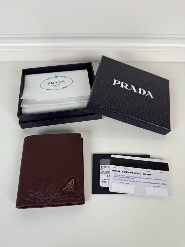 P brand unisex short wallet, Bordeaux red, model 2Mo004, made of cross-grain cow