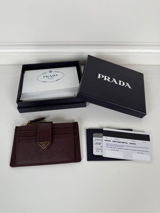 Latest Piguet triangular logo card holder, model 1Mc038. A perfect combination Latest Piguet triangular logo card holder, model 1Mc038. A perfect combination