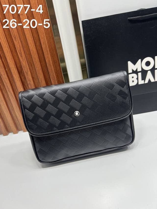 Montblanc 万宝龙 万宝龙原版新款 现代时尚单肩包，专为现代都市人士设计，兼顾实用功能与耐用性能。压花全粒面牛皮饰有风尚3.0图案，彰显鲜明风格，搭配黑