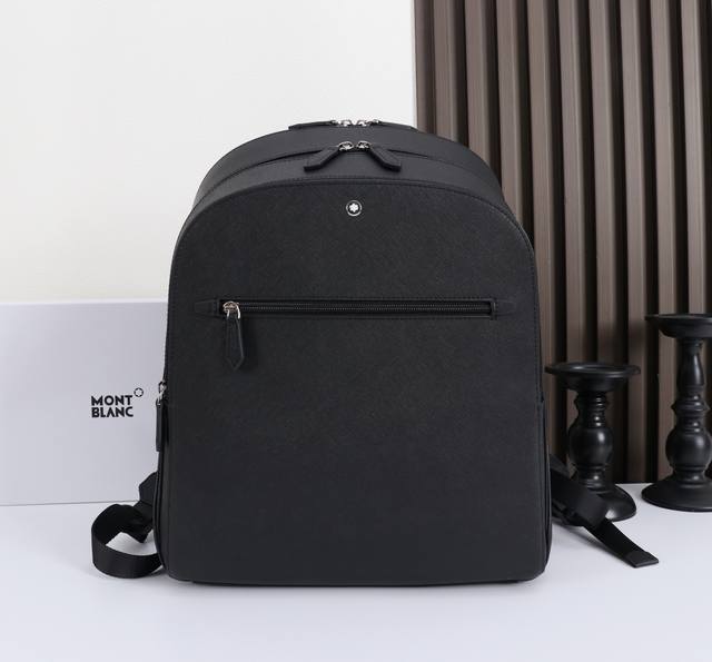 Montblanc 全新万宝龙匠心系列双肩背包 经典黑色 DDD 型号：Mb130275# DDD 材质：头层牛皮 原版皮 DDD 款式：来自万宝龙专柜 DDD