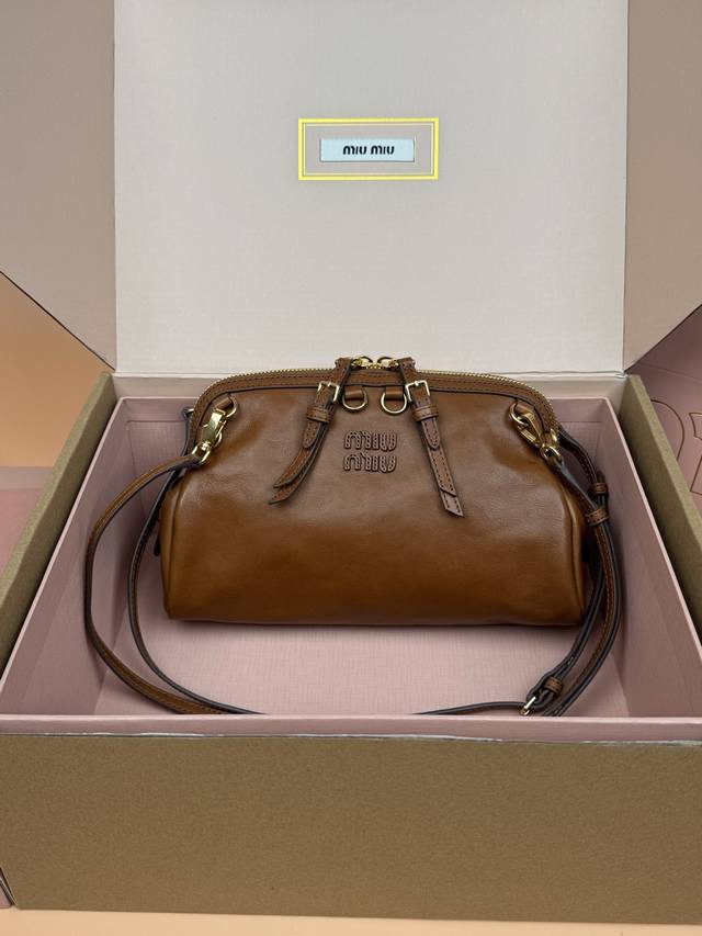 Original leather, with picture packaging. Premium hardware, original cowhide sm