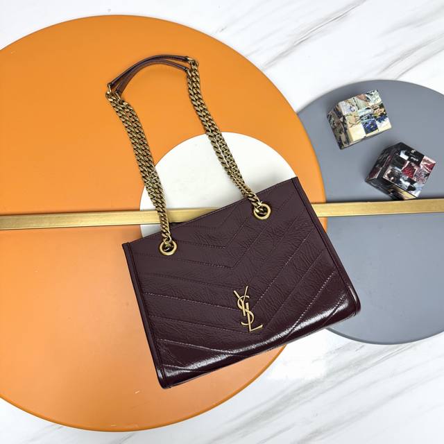 正品级 DDD Niki小号购物袋 DDD Ysl 圣罗兰 女士Niki复古皮革托特包Ysl包Ysl DDD 黑金配色超有质感！油蜡牛皮材质，表面自然褶皱，手感