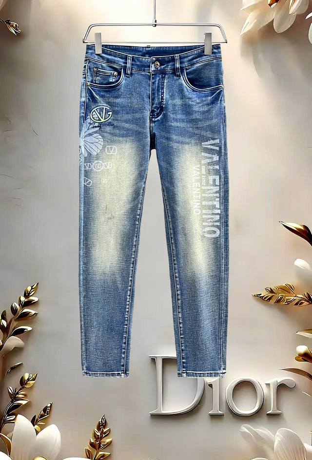 Returns and exchanges accepted after the New Year. Autumn/Winter New Arrival. Va