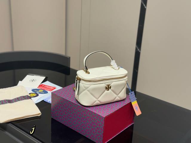 with folding box Size: 17.10Cm Tory Burch Kira box bag The style and color are g